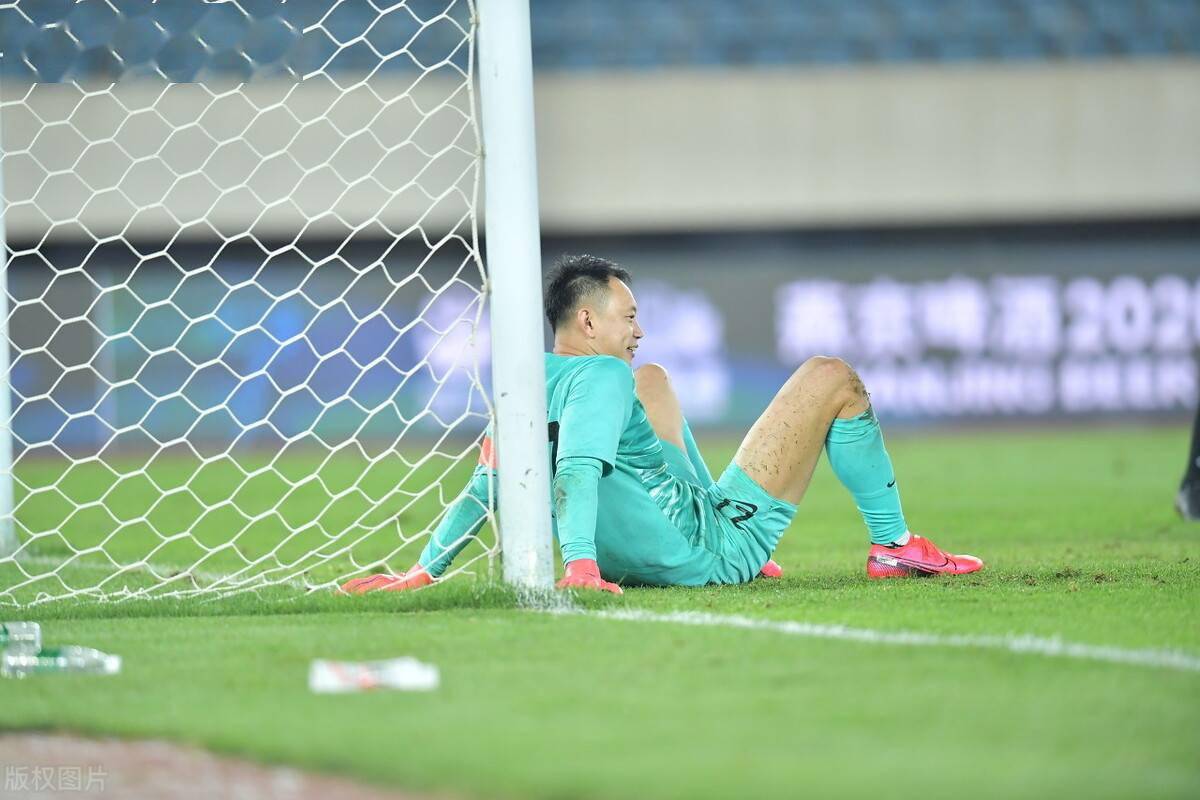 3377app_
张功救主钱杰给失点 广州富力点球大战5(图3)