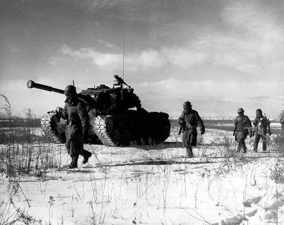 为何接触的时候 双方都要留预备队?直接压上去 胜算不更大吗?:3377体育(图2)
为何接触的时候 双方都要留预备队?直接压上去 胜算不更大吗?:3377体育(图2)